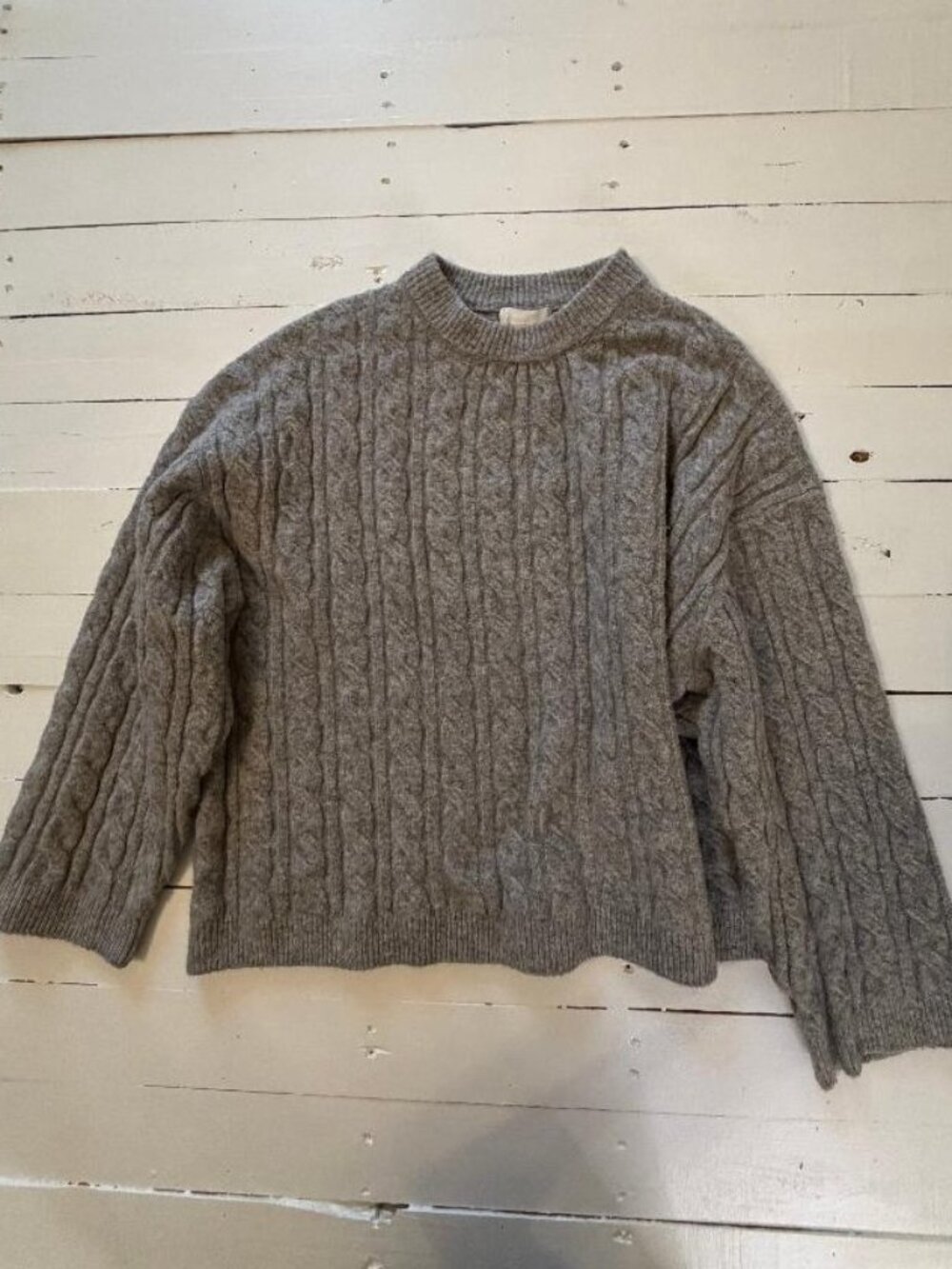 H&M Women's Medium Gray Cable Knit Crewneck Pullover Sweater